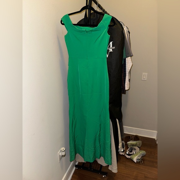 Vince Camuto Maxi-line Plain Long off the shoulder Green - SIZE 2 - Picture 3 of 8